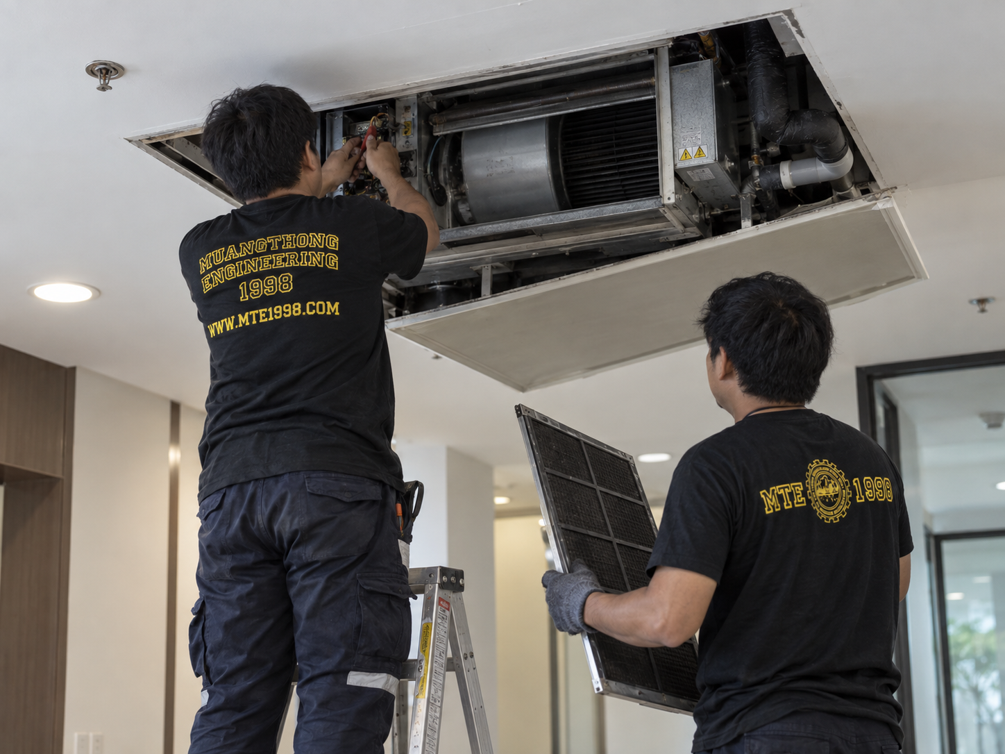 ภาพงานระบบ Chiller และระบบทำความเย็นของทีมเมืองทองวิศวกรรม